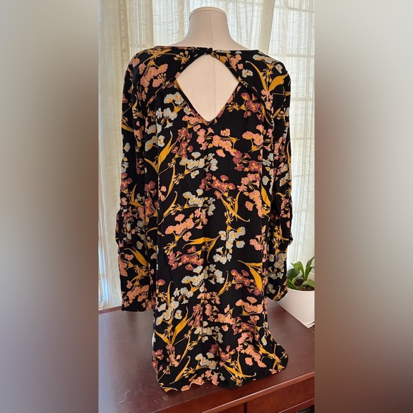 Xhilaration Floral Dress with Back Cut-Out Detail Size XXL - Picture 2 of 3